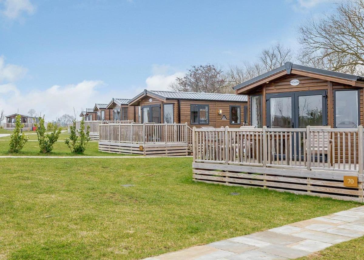 ثيرسك Woodland Lakes Lodges المظهر الخارجي الصورة
