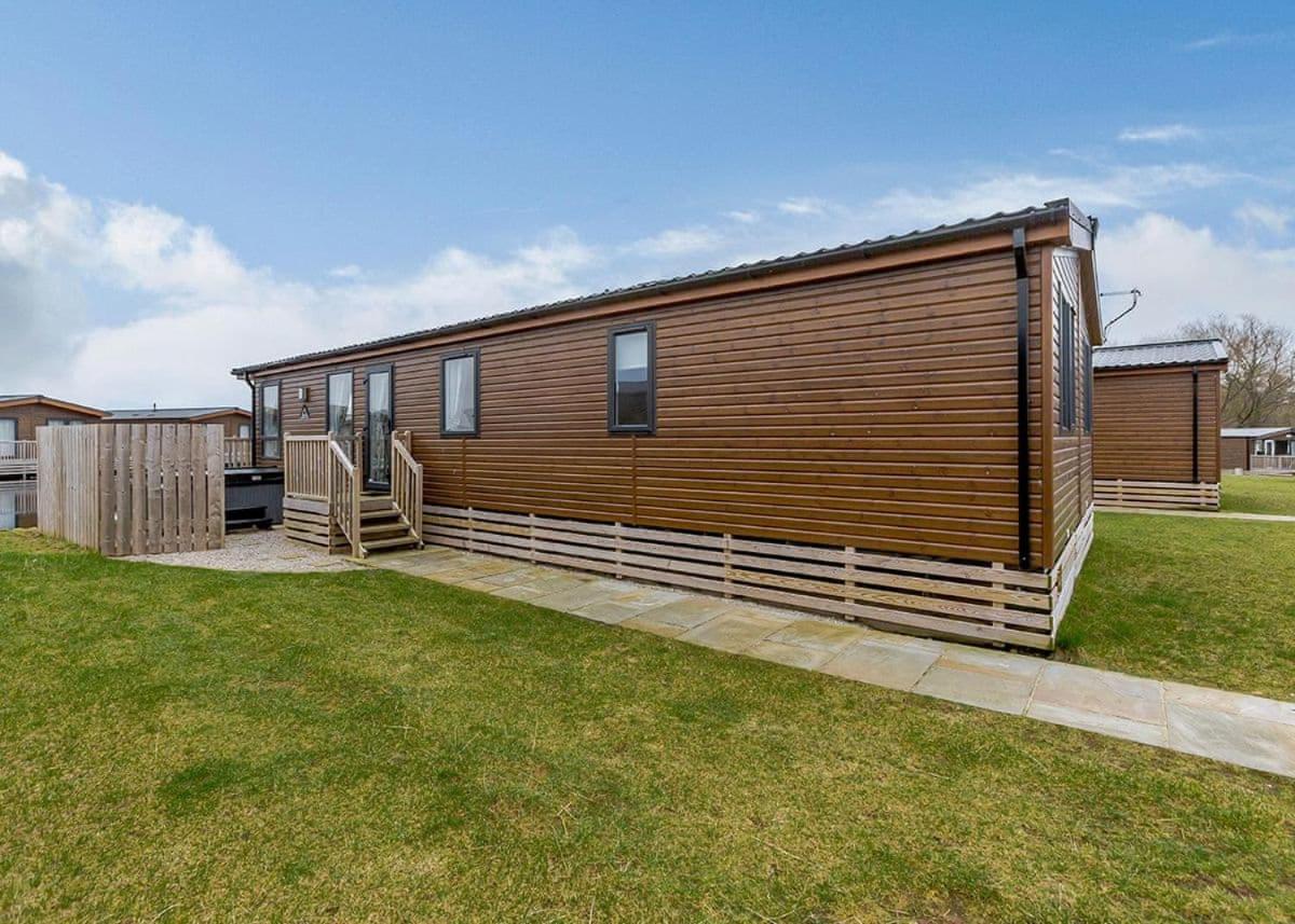 ثيرسك Woodland Lakes Lodges المظهر الخارجي الصورة